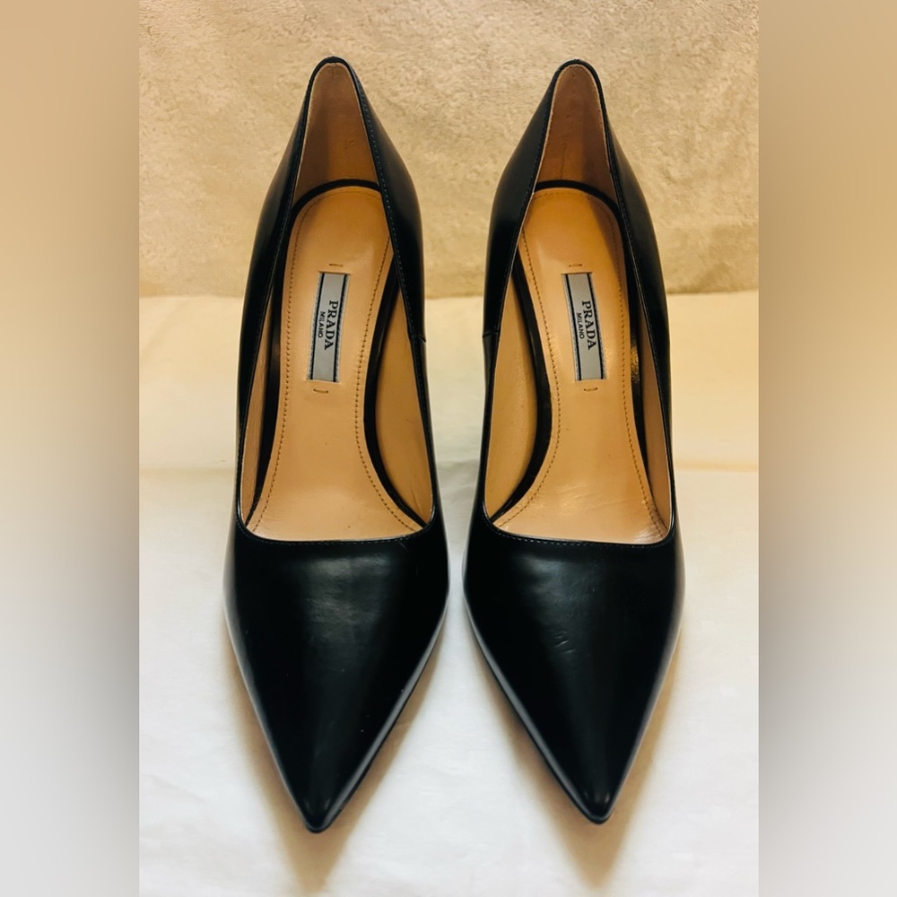 Black PRADA leather pumps